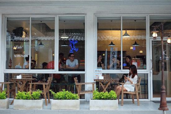 Sidewalk Cafe