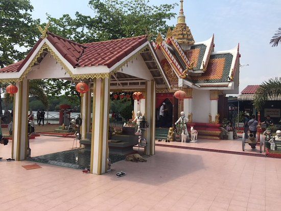 Somdet Kromluang Chumphon Shrine
